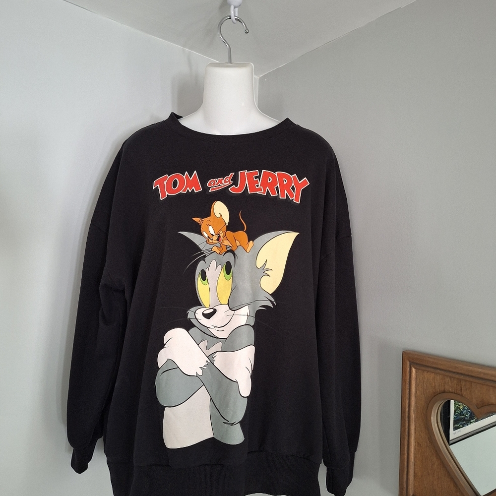 Tom & Jerry. Women's Graphic Oversized Sweater. Size Medium.
